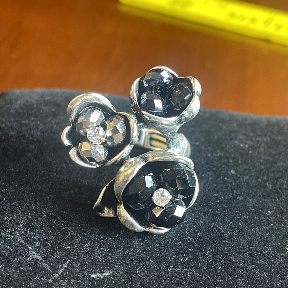 Adjustable Black Stone & Silver Tone Flowers Floral Stretch Statement Ring